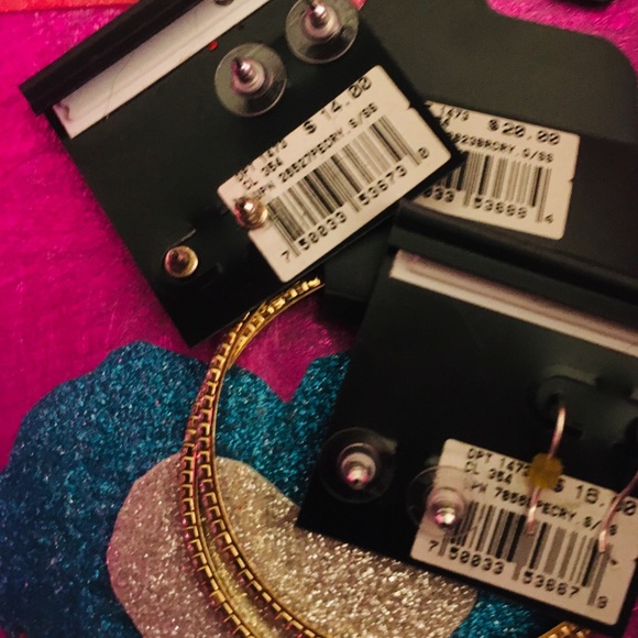 VIA ROMA Earring Set - Picture 13 of 14